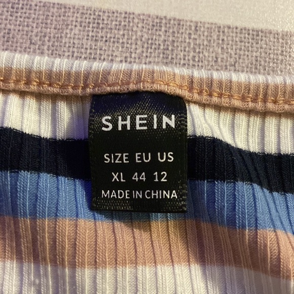 Striped Crop Top - Picture 4 of 5